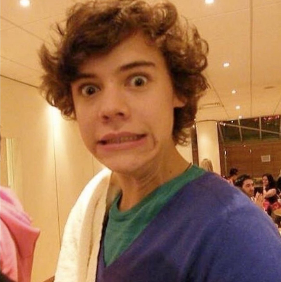 instabile28's tweet photo. tweet di apprezzamento verso fetus Harry, è così piccino🥺🥺🤍 #harrystyles #fetusharry https://t.co/T3joss4eeq