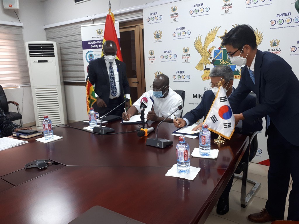 news_ghana's tweet image. #Business #concessionalloan #EconomicDevelopmentCooperationFund Ghana signs concessional loan with Korean dlvr.it/RlxnNM