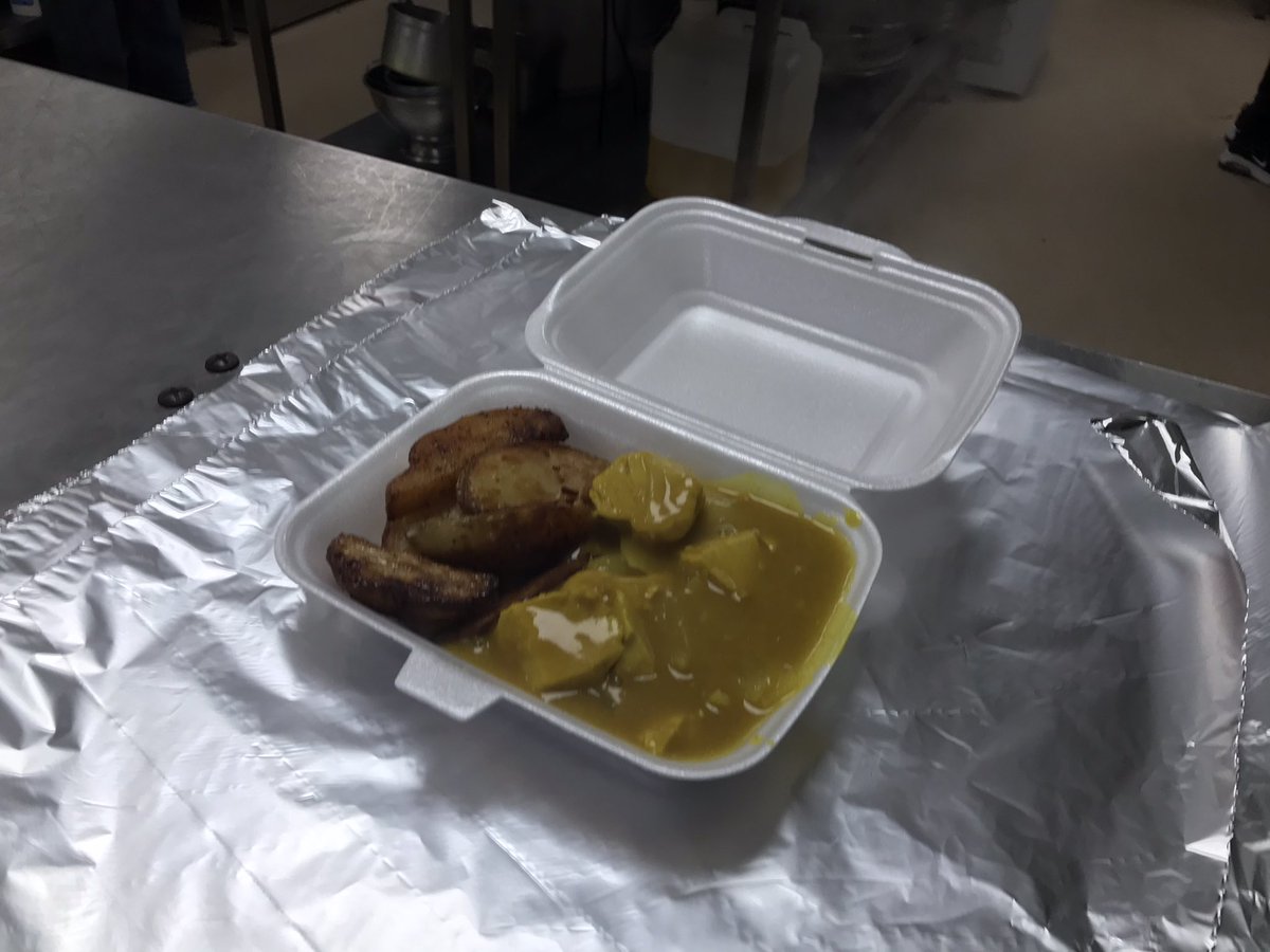 ParishBold's tweet photo. Curry and wedges tonight and all the preparation done for tomorrow. Great work ‘Clock Rec’ 🍽 @debbyzebra @sthelenscouncil @ChrisJFoy https://t.co/9ECsCR3Rs0