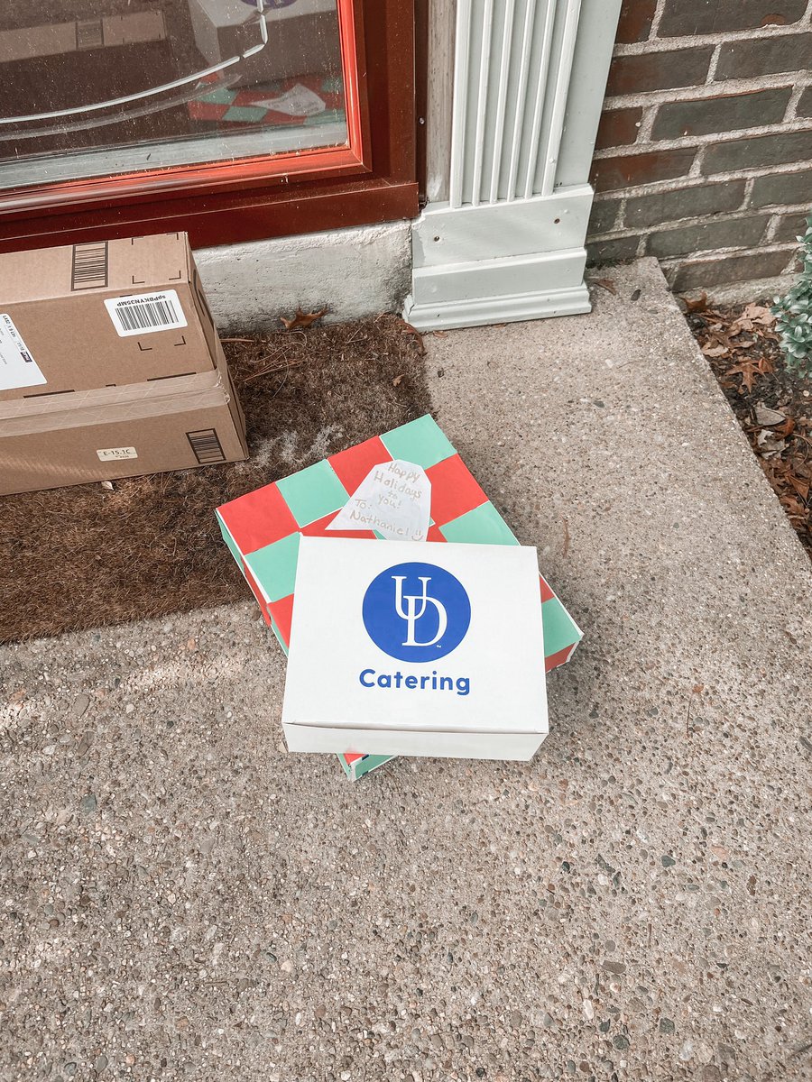 BlueHenjuliab21's tweet photo. I had so much fun with @BlueHenCarlie delivering Care Packages to our B+ Hero’s before leaving this week for Thanksgiving Break! https://t.co/lRiLWfSeyg