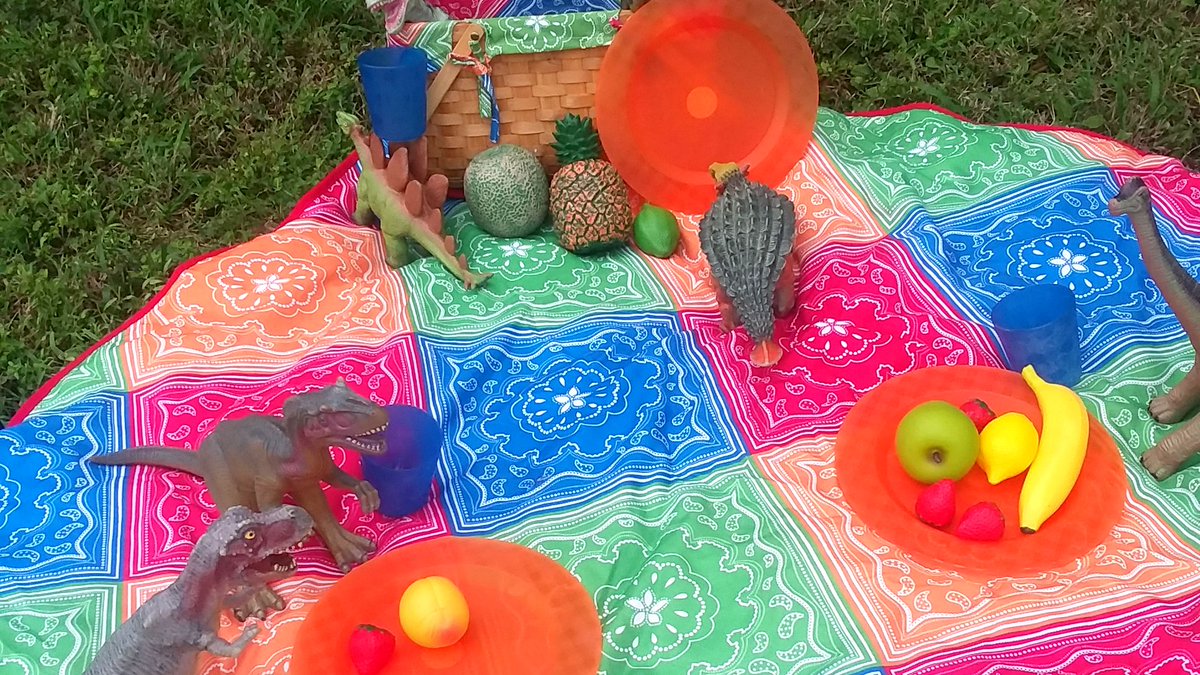 houstonlibrary's tweet photo. What has claws, and teeth, and is brightly colored? Dinosaurs on a picnic! What's your favorite picnic food?
#Dinovember #Dino #Dinosaurs #LibraryFun #PublicLibrary #ILoveHPL #Houston #HoustonLibrary https://t.co/BEWk9WlOC3