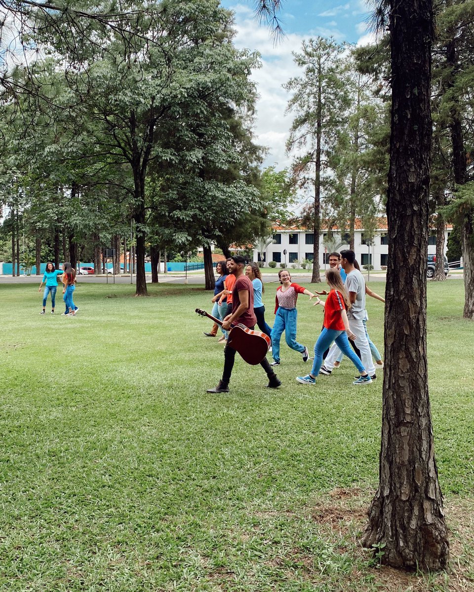 Dia de gravação por aqui! 
EM BREVE NOVIDADES! 🤩 

É semana da amizade aqui no internato, e estamos preparando uma surpresa para todos vocês, fiquem ligados! 🙌🏼✨

#gravação #videoclipe #producao #adventista #educacaoadventista #escolaadventista #internato