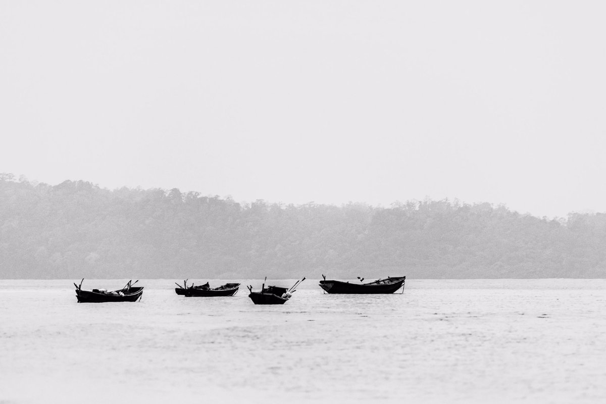 photomithra's tweet photo. These boats were scattering and gathering in the water due to wind. I call this - sgList.
#selfthoo #savemefromwork #okbye https://t.co/0muz29p5Rn
