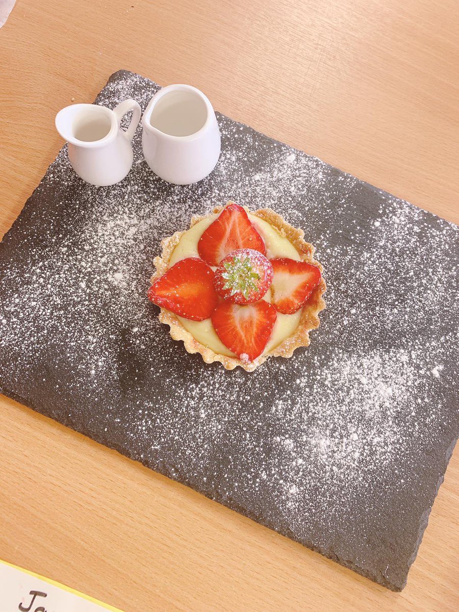 HollyLodgeLiver's tweet image. Year 10 Catering have been busy today making Strawberry 🍓 tarlets #pastry #desserts #highskill # Creme Patisserie #hollylodgelife #expecttoachieve