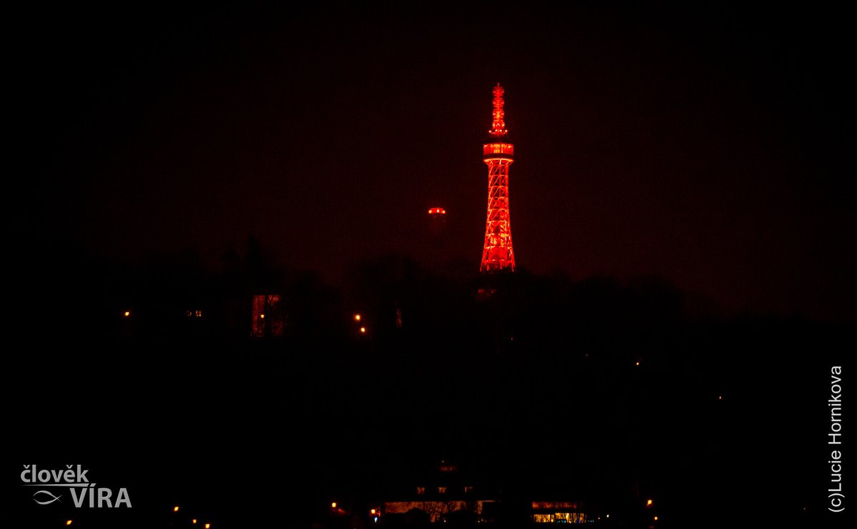 RedWednesdayCZ's tweet photo. Přesně za týden si v rámci mezinárodní iniciativy #RedWednesday připomeneme pronásledované pro víru. V různých městech uvidíte červeně nasvícené budovy jako symbol solidarity s pronásledovanými. Letos se připojí také @mzvcr, Petřínská rozhledna nebo Mahenovo divadlo v Brně. https://t.co/qA14lpZrIw