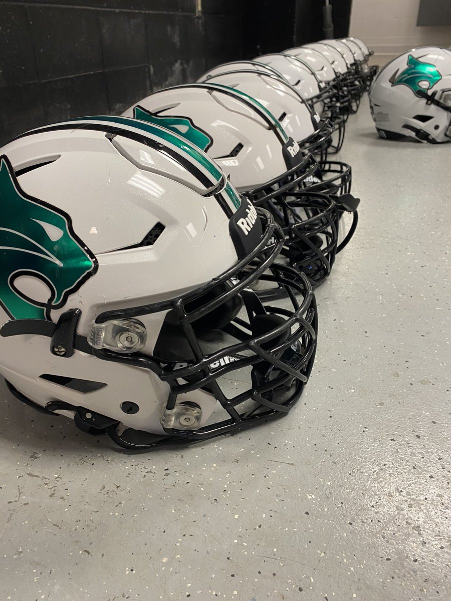 Riddell_Youtsey's tweet photo. @BHSBobcatFB helmets ready for recon! Thank you @hopbtown for having @RiddellSports take care of your football equipment needs. #RiddellRecon #Speedflex #SpeedflexDiamond https://t.co/YQMuEVvalS