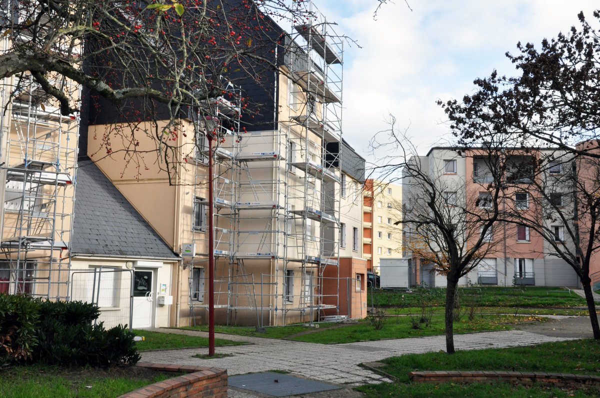 MancelleH's tweet photo. 🚧 Réhabilitation de 36 logements de la Résidence Honoré Daumier. Au programme : amélioration thermique et réhabilitation intérieur et extérieur. Une opération financée en partie par ANRU, avec le soutien de @ofcourselemans. Fin des travaux prévus pour le 2ème semestre 2021 https://t.co/68SApCdA38