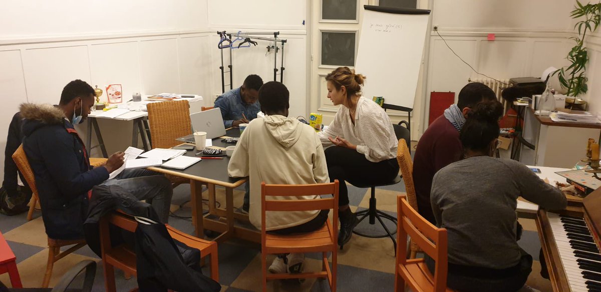 Caracol_Colocs's tweet photo. 🇫🇷 Les tutorats français continuent pendant le #confinement
🥰On n'est jamais seul chez Caracol, même quand on est confinés
🙏Merci beaucoup à tous nos habitants qui y ont participé
#logement #colcoation #solidaire https://t.co/JDTxjNcunG