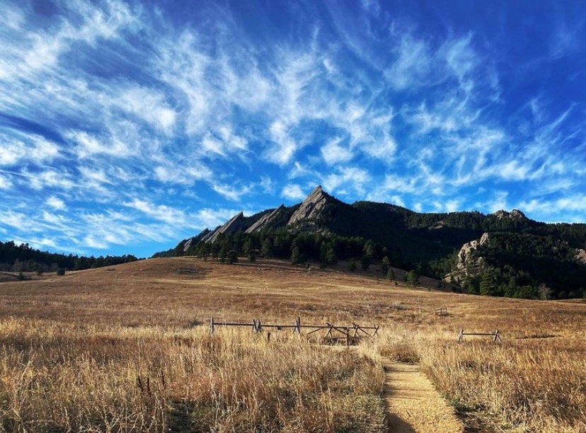 Those Flatirons and that blue sky 😍! Boulder, you’re SUCH a show off.
📸: @theboulderhikerchick
