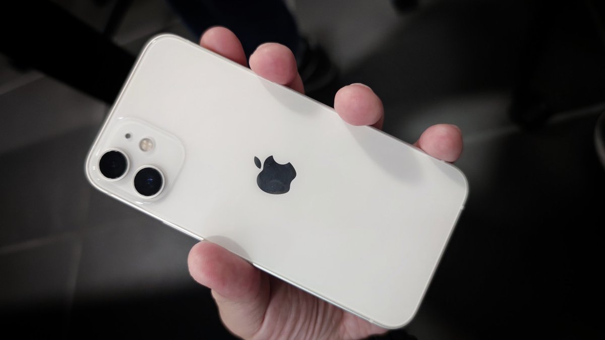 Storm1672's tweet photo. Αυτό είναι το #iPhone12Mini
Μακράν το πιο γοητευτικό #iPhone των τελευταίων ετών
#Apple #iPhone #5G #smartphones #5GSmartphones #iOS #iPhone12 #ΕΠΙΤΕΛΟΥΣOLEDΣΤΟΜΙΚΡΟ #sexytech #OLED https://t.co/foLaBqXvIj