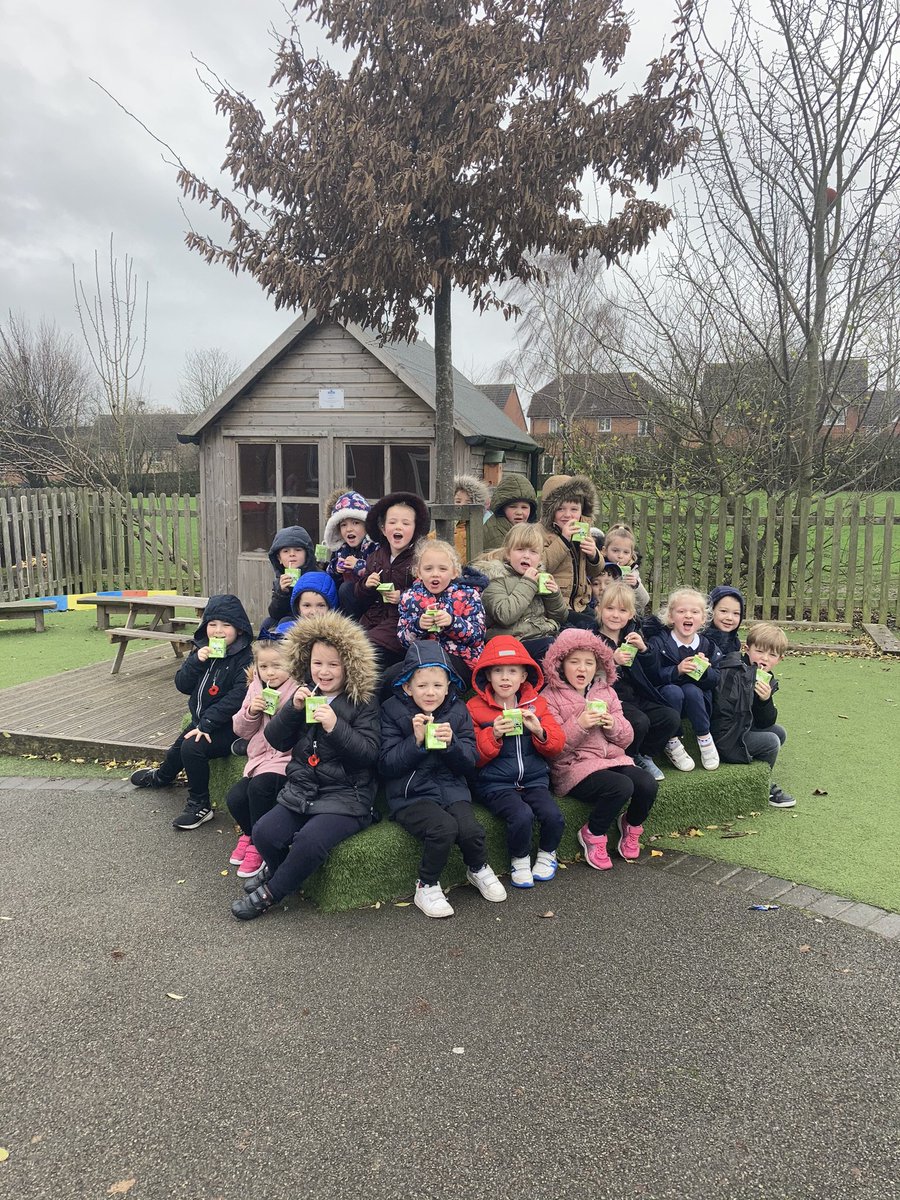 MatisseEllis's tweet photo. We enjoyed our milk outside today. We are the best team and always look out for each other. #teamwork #family https://t.co/6moSK9iFw4