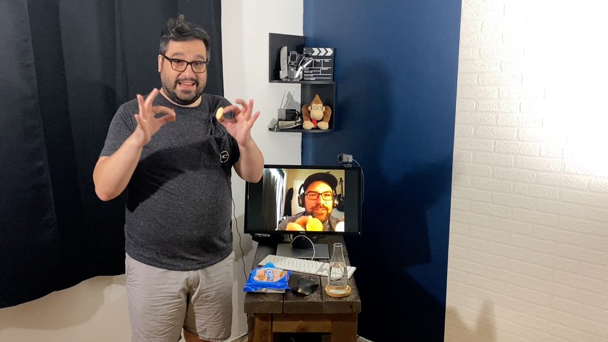 assemblagereq's tweet image. Dans cette édition d’Une grosse pointe all-dressed, Kevin Laliberte et Mathieu Plante goûtent aux biscuits OREO gâteau aux carottes. #oreo #biscuits #cookies