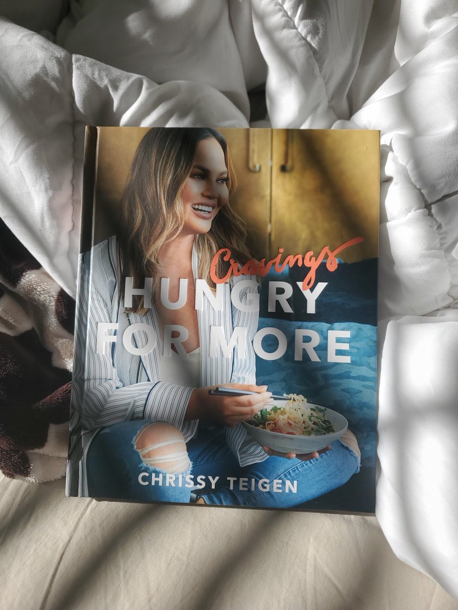 DatLy32522201's tweet photo. @JenniferFuller2 @chrissyteigen omg Ms. Fuller, I have her book!! 🤩🤩 https://t.co/j6wcZzNQ3b