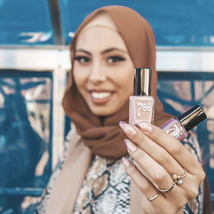 “The best part of them they’re certified halal and water permeable. Also, 20% of your purchase will be donated to refugees in need. Don’t miss the chance for this wonderful purchase and kind donation” 💓

 @maryamdeanna #786cosmetics #halal