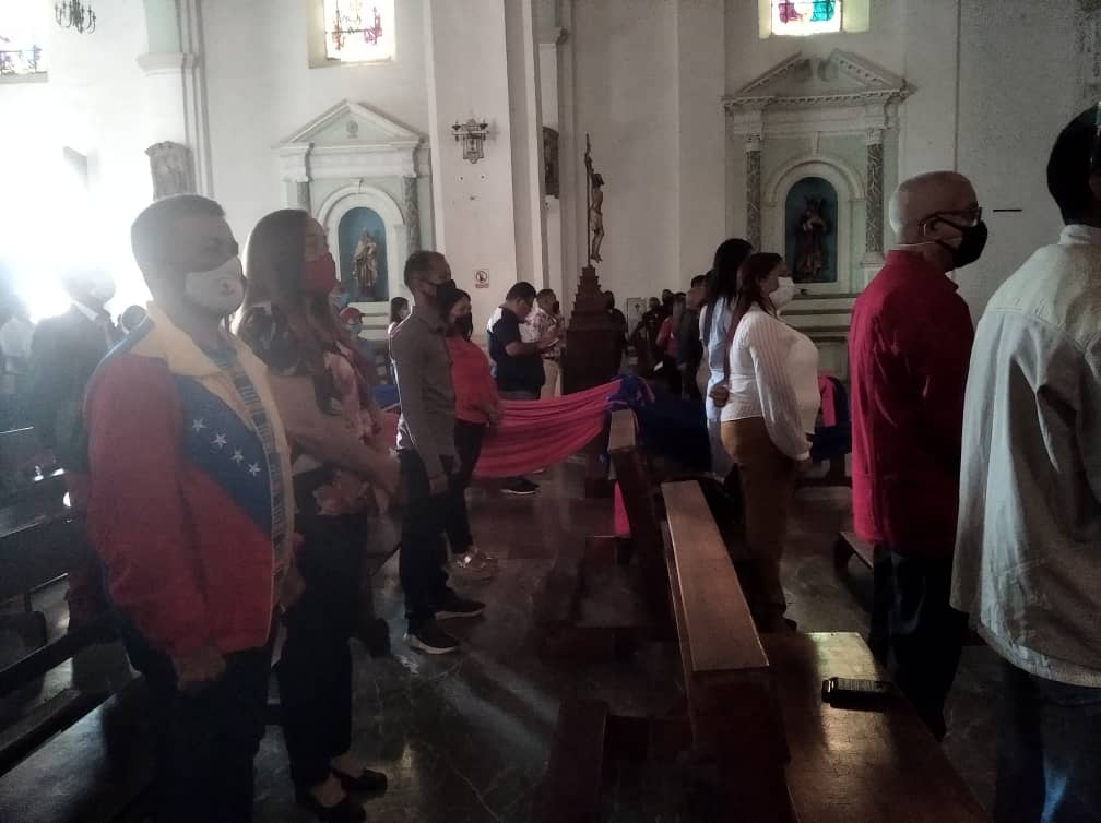 Celebración  Eucarística Solemne por los 400 años de la parroquia Eucarística Nuestra Señora de Guadalupe Municipio Ribas #Aragua  #MisionesSocialesParaElPueblov <a href="/NicolasMaduro/">Nicolás Maduro</a> <a href="/R_MarcoTorres/">Rodolfo Marco Torres</a> @psuvaristobulo <a href="/leoalvacabrera/">Prof. Leonardo Alvarado</a> <a href="/ConcejoMJFR/">ConcejoMJFR</a> <a href="/SumireFerrara/">Sumiré Ferrara</a>