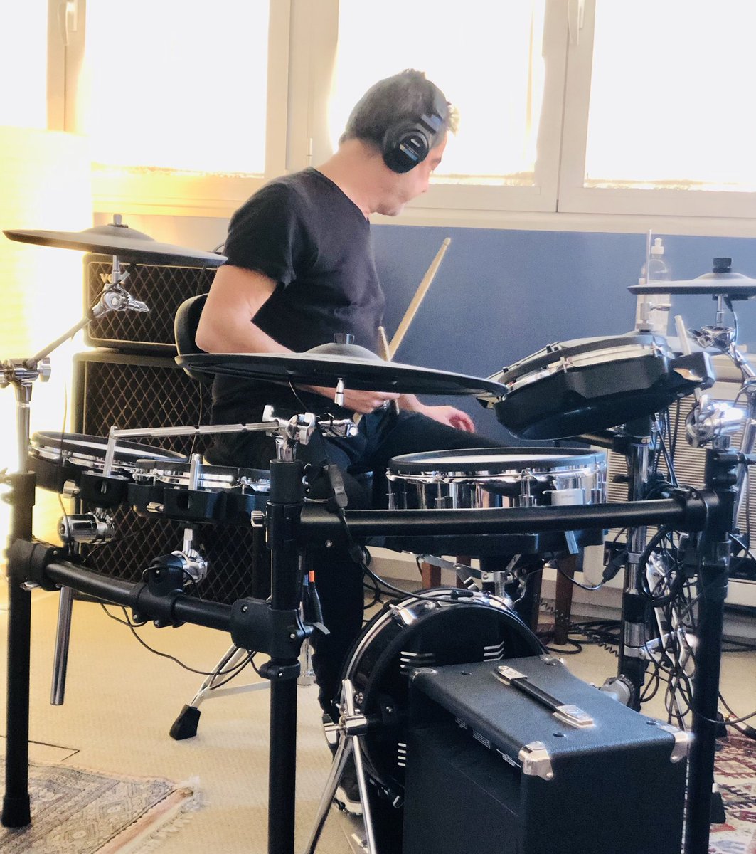 DavidSummersHG's tweet photo. Ya en la recta final, en la parte más bonita de la grabación. Con muchas ganas de que lo podáis escuchar. Un beso enorme.❤️ #laesquinaderowland https://t.co/MBnwIVzdza