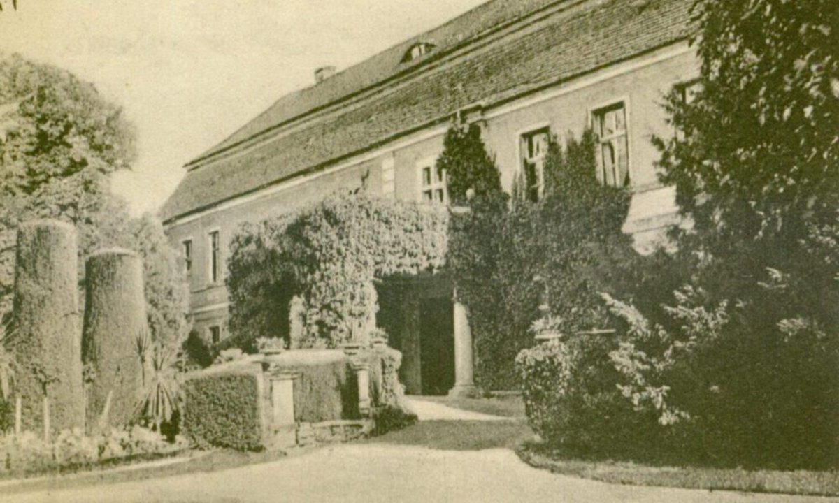 Pomm_Greif's tweet photo. Ein Beispiel von der in Gänze lesenswerten Webseite rund um #Familienforschung in den Kreisen #Greifenberg und #Kammin / Pommern
Die #Flucht aus Karnitz, Kreis Greifenberg in Pommern
Erinnerungen der Großmutter Ruth von Elbe-Carnitz (1912 – 2002)
https://t.co/CHnOXQegFR https://t.co/1BLgGFkozN