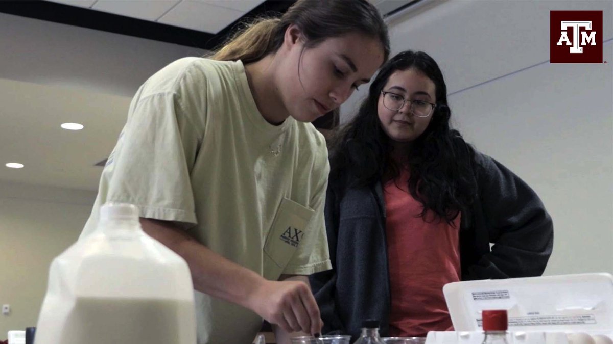 Aggie_GR's tweet photo. #DYK: First Year Eats is a program that addresses freshman food insecurity by providing students with budgeting tips and community-centered cooking courses! https://t.co/L1hvtwip9f #HHWeek #HHWeek2020 https://t.co/juXE4q5Sfk