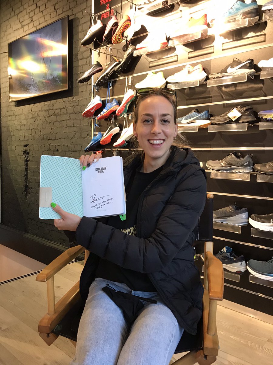 Run2DayHsum's tweet image. Wil je een hardloop dagboek exclusief gesigneerd door @susankrumins ? Kom snel naar de winkel, we hebben 5 unieke exemplaren. Tot zo!