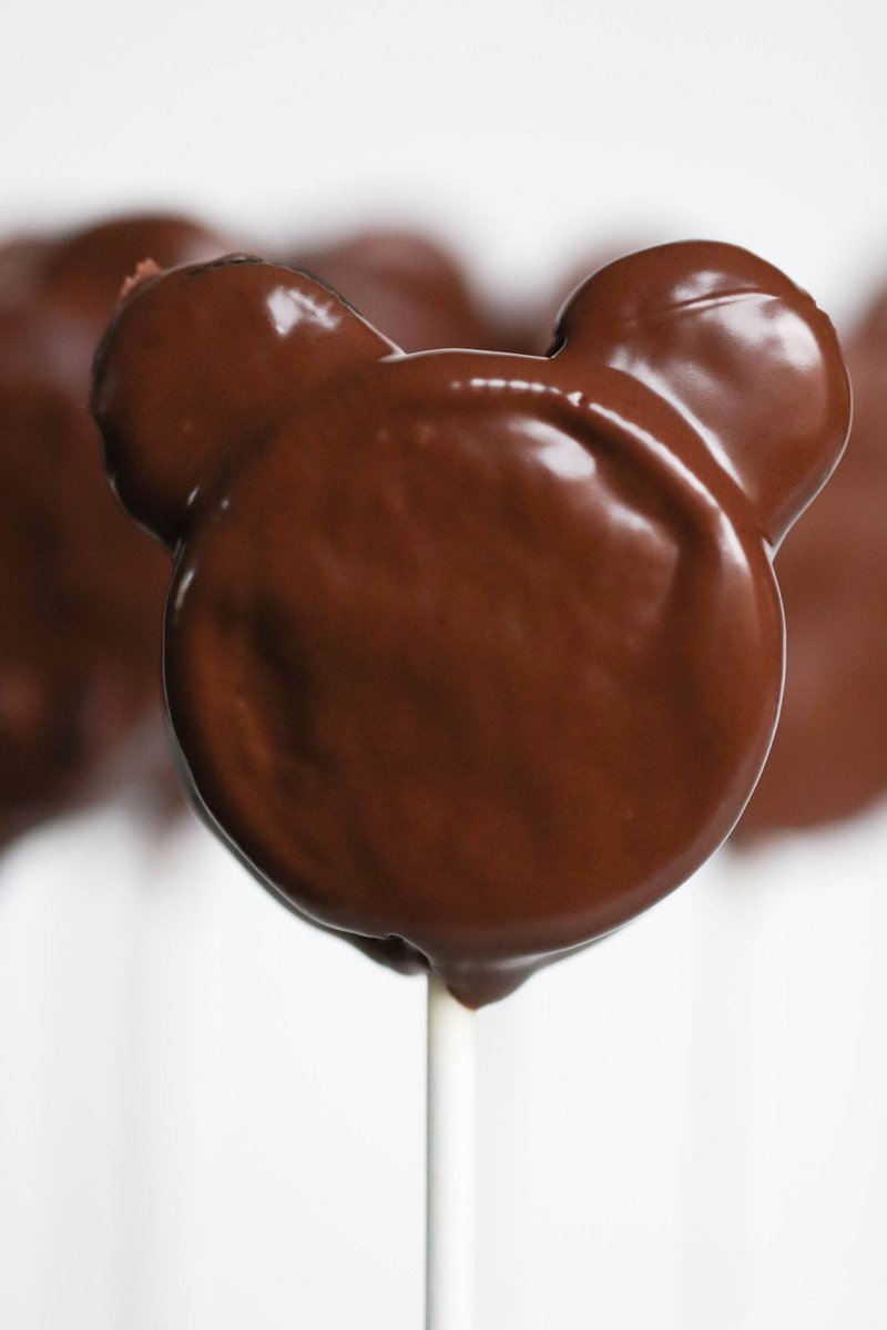 SixSistersStuff's tweet photo. It's Mickey's birthday so why not celebrate by making some of our delicious Mickey Oreo Pops!?
https://t.co/6DdIfFU429
#sixsistersstuff #mickeymouse #cookiepops #happybirthdaymickey https://t.co/LTQyDxFB4v