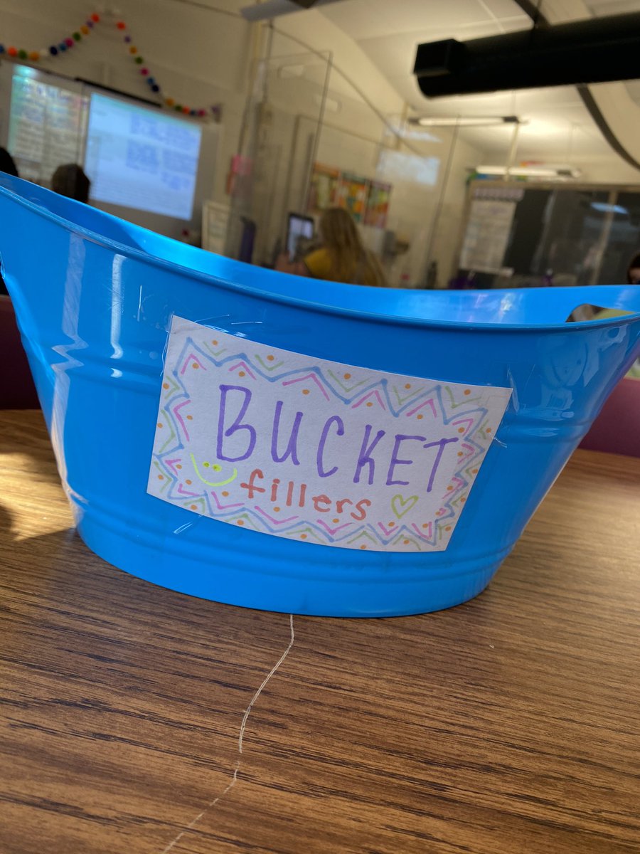 _MrsHalter's tweet image. For our community circle today, we wrote bucket fillers. Each student wrote something kind for each student. They will receive 16 kind comments about themselves in return #bekind @GracemorNKC