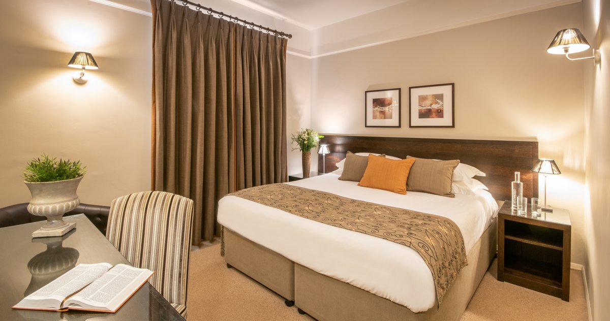 A season of the most beautiful sunsets you’ll see all year; winter in the New Forest is one of our favourites. ⁠And, with 30% off our cosy bed &amp; breakfast escapes at Beaulieu Hotel and Forest Lodge from Jan, it'll be the perfect start to your new year: newforesthotels.co.uk/offers/beaulie…