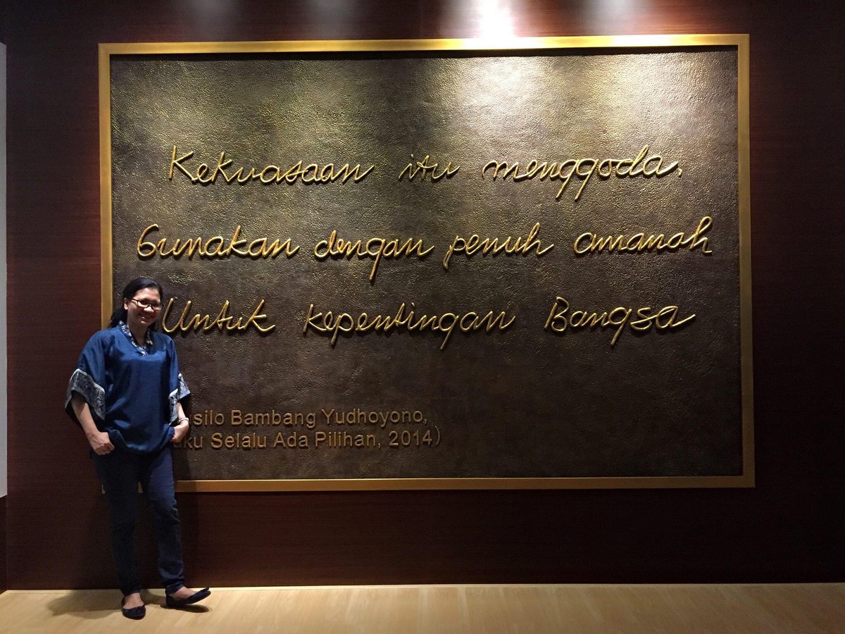 Quote ini dipilih oleh Pak @SBYudhoyono untuk Museum Kepresidenan di Bogor saat diresmikan tahun 2014. Saya menemukan kembali quote ini, dari memori FB beberapa tahun silam. Masih relevan u jadi penanda jaman agar Pemimpin bijak gunakan kuasanya. Sehat selalu Pak SBY ๐๐๐ฎ๐ฉ https://t.co/r1aGJV9Z0k