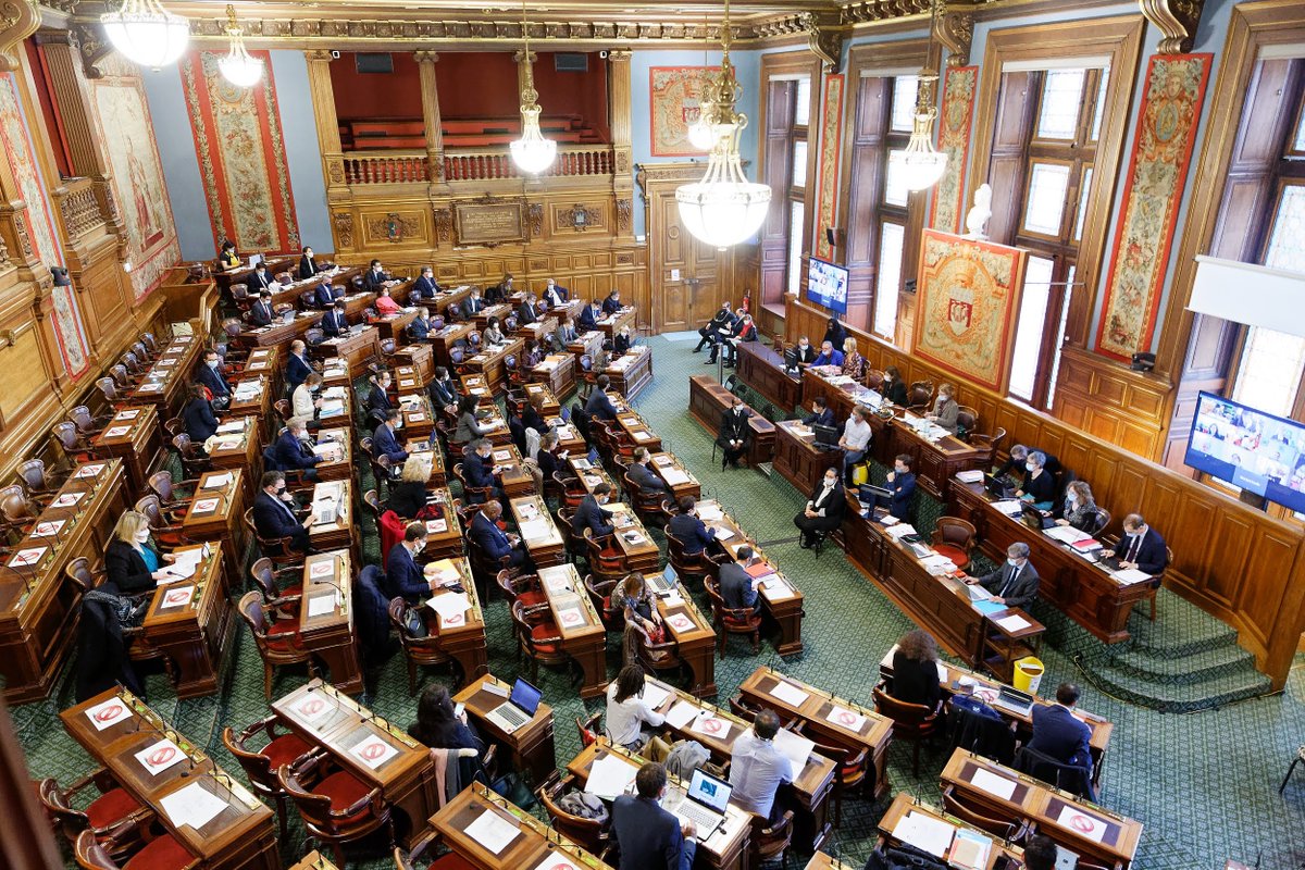 Anne_Hidalgo's tweet photo. Le #ConseilDeParis a voté plusieurs mesures venant en aide aux Arméniens du Haut-Karabagh, terriblement éprouvés après des semaines de conflit, en formant le vœu que la République d'Artsakh soit reconnue. Une aide supplémentaire de 50.000 € sera versée via le @fondsArmenienF. https://t.co/hXw9DyuHBM