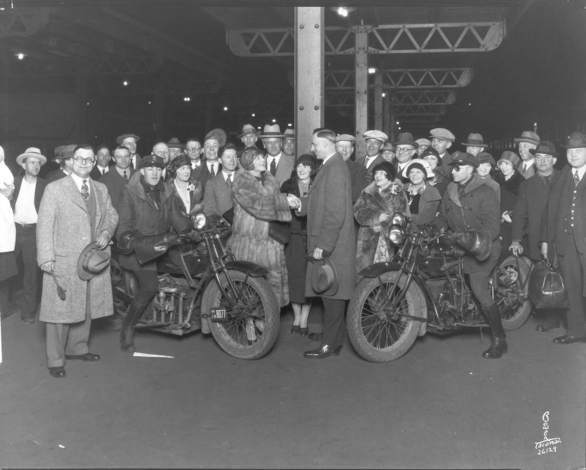 Tacoma_History's tweet photo. A hearty greeting from the City of Tacoma was offered to the actresses and actors appearing in the H.C. Weaver Productions studio film, "Eyes of the Totem," on March 5, 1926.
π·: @TacomaLibrary
#EyesOfTheTotem #WeaverStudios https://t.co/VTCICNUEE0