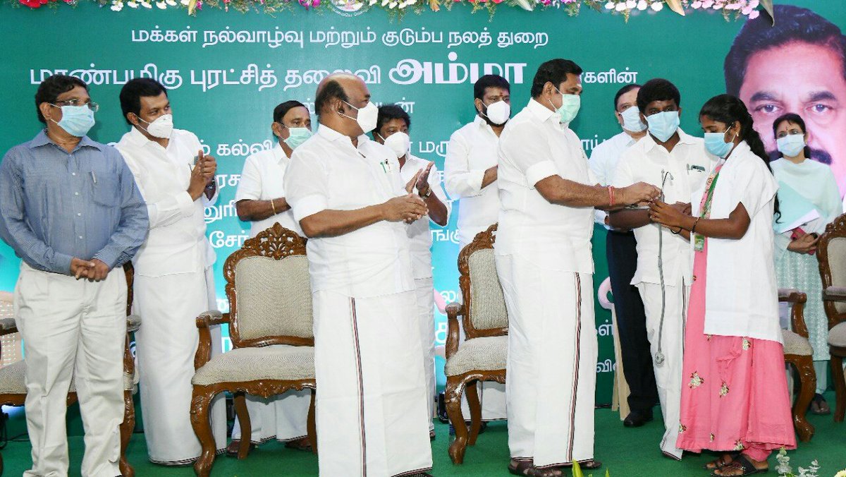 CMOTamilnadu's tweet photo. 2020-21ம் ஆண்டிற்கான மருத்துவ கலந்தாய்வில் தேசிய தகுதி (ம) நுழைவு தேர்வில் தேர்ச்சி பெற்ற அரசுப்பள்ளி மாணாக்கர்களுக்கு, இளநிலை மருத்துவ பிரிவுகளில் அரசு ஒதுக்கீடு இடங்களில் 7.5% முன்னுரிமை அடிப்படையில் MBBS படிப்பிற்கான சேர்க்கை ஆணைகள், மருத்துவர் அங்கி, ஸ்டெதஸ்கோப்பை வழங்கினேன். https://t.co/tuDssXeXcq