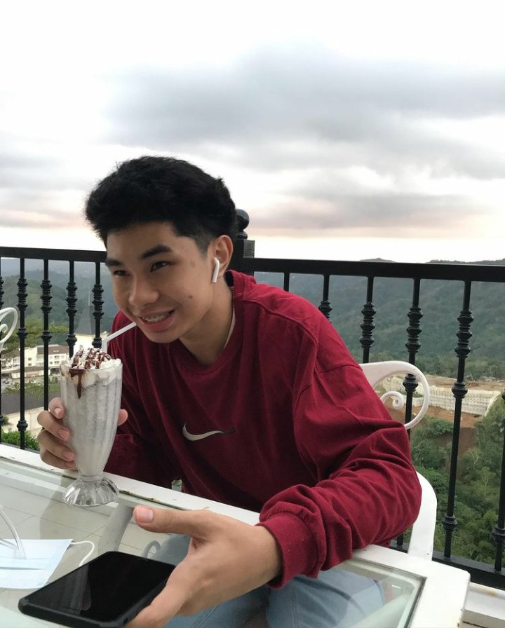 collingkit's tweet photo. minsan parang ang sarap nalang maging shake https://t.co/J4ZeXHyN1Z