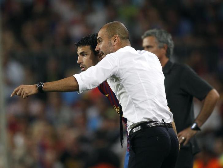 AJASports's tweet photo. سيسك #فابريغاس : أحتفظ بعلاقة جيدة مع #مورينيو ونحن على تواصل وأنا أعتبره صديقا، لقد ساعدني كثيرا ولعبت معه أحد أفضل المواسم، أما #غوارديولا فانقطعت علاقتنا منذ مغادرة #برشلونة ولم نتحدث مرة أخرى، هناك أشياء حدثت لا يجب أن أتحدث عنها. https://t.co/gSn3sFA88z