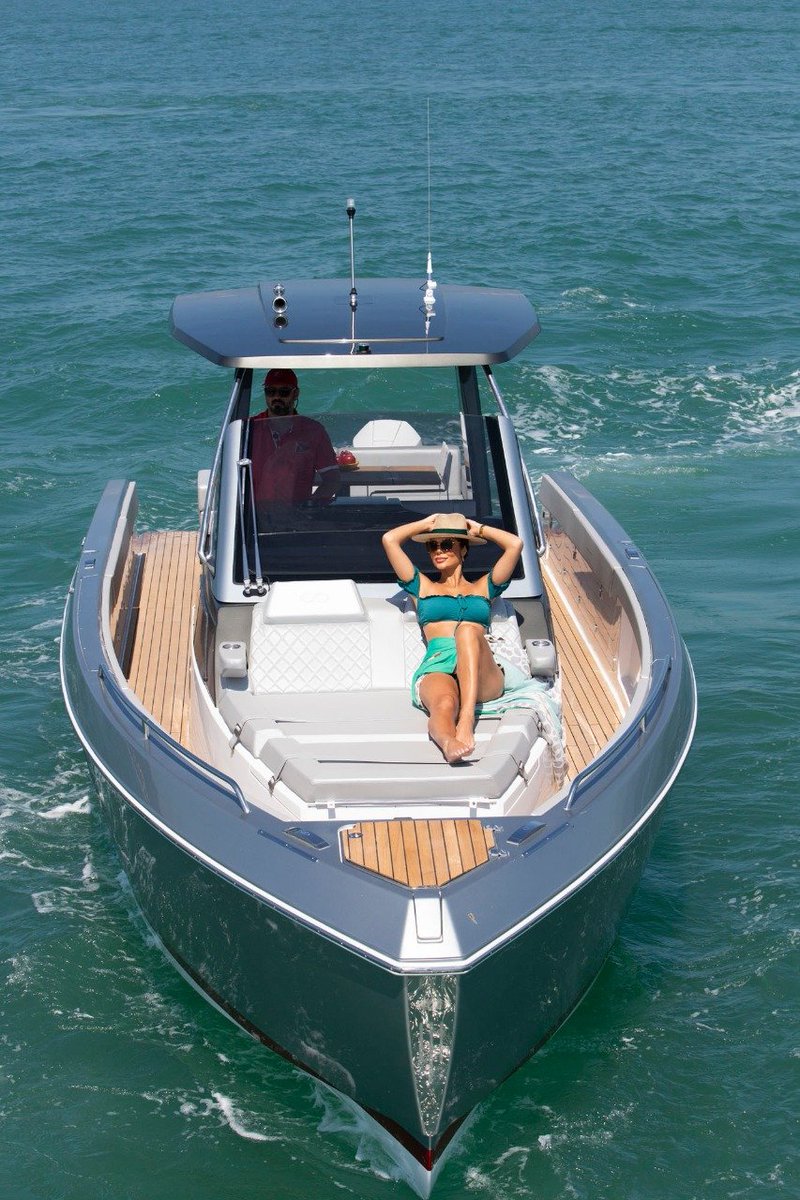 revista_nautica's tweet photo. Um dos grandes lançamentos do #SPBoatShow2020 acaba de ser revelado: a Schaefer V33, novo modelo da Schaefer Yachts.
Mostraremos todos os detalhes do novo modelo ao vivo, nesta quinta-feira, direto do canal de NAUTICA no YouTube.
#SaoPauloBoatShow
#SPBoatShow
#revistanautica https://t.co/xhddBD1a9J