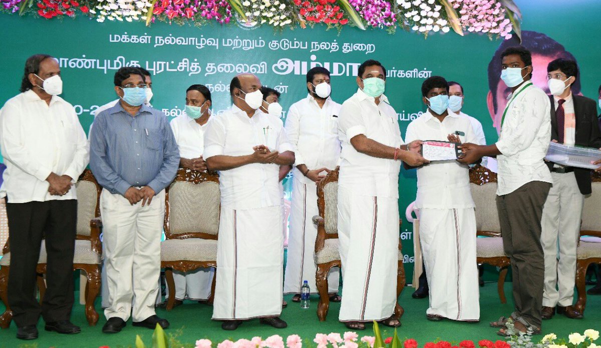 CMOTamilnadu's tweet photo. 2020-21ம் ஆண்டிற்கான மருத்துவ கலந்தாய்வில் தேசிய தகுதி (ம) நுழைவு தேர்வில் தேர்ச்சி பெற்ற அரசுப்பள்ளி மாணாக்கர்களுக்கு, இளநிலை மருத்துவ பிரிவுகளில் அரசு ஒதுக்கீடு இடங்களில் 7.5% முன்னுரிமை அடிப்படையில் MBBS படிப்பிற்கான சேர்க்கை ஆணைகள், மருத்துவர் அங்கி, ஸ்டெதஸ்கோப்பை வழங்கினேன். https://t.co/tuDssXeXcq