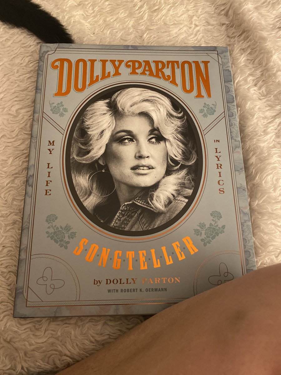 kealy_kiki's tweet photo. #Songteller by @DollyParton is the most precious &amp; beautiful thing I've bought for myself in a long time. Hearing about her life through her own words and lyrics is so inspiring and bright. As if I couldn't love her more. #DollyParton https://t.co/lOLGzz5jeY
