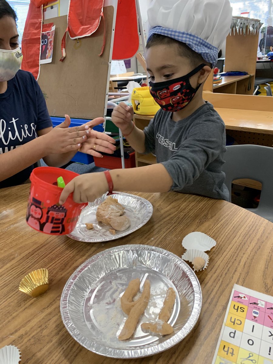 MsIrvin3's tweet photo. Pumpkin pie playdoh is perfect for a SWEET Wednesday like today. Working on our names and fine motor skills in ECSE this morning!  #KirkROAR #KirkAdventure2021 https://t.co/pakuOQvKju