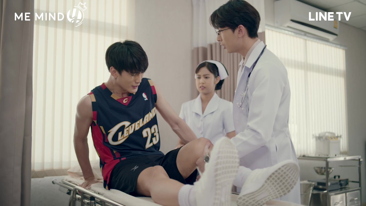 The mid-credits serve as a transition and a boundary between scenes, introducing a new storyline not mentioned in the previous scenes. Fiat gets injured and treated, and the doctor discusses his diagnosis with the nurse. These three scenes are one coherent narrative whole.