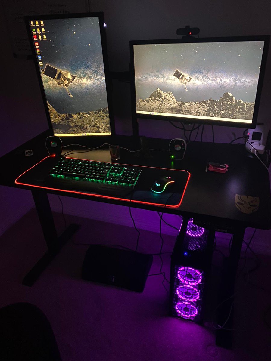 headwrapandcode's tweet photo. We converted one of the spare rooms into a study. Hubby kitted it out and I’m loving it #techtwitter #BlackTechTwitter https://t.co/OaSzApFVMS