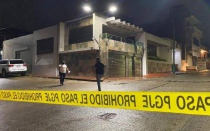#QuéTeParece | 🚨🔫 Balean domicilio de #alcalde de #Acayucan, luego de exigir #justicia por #alcaldesa de #Jamapa, Florisel Ríos Delfín
#Amatitlan #Orizaba #Coyutla #Veracruz #Infórmate #Conozca #LoUltimo
https://t.co/vgbG3WlPLa https://t.co/16PkjKMUe8