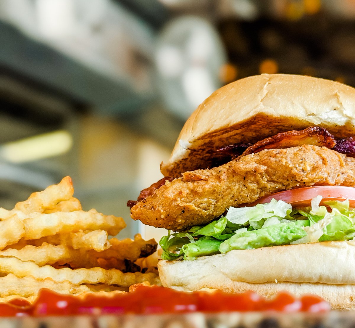 Take it to the club. 🐓🥓🥑🍅 with jalapeño mayo🤩 #mightyfineburgers