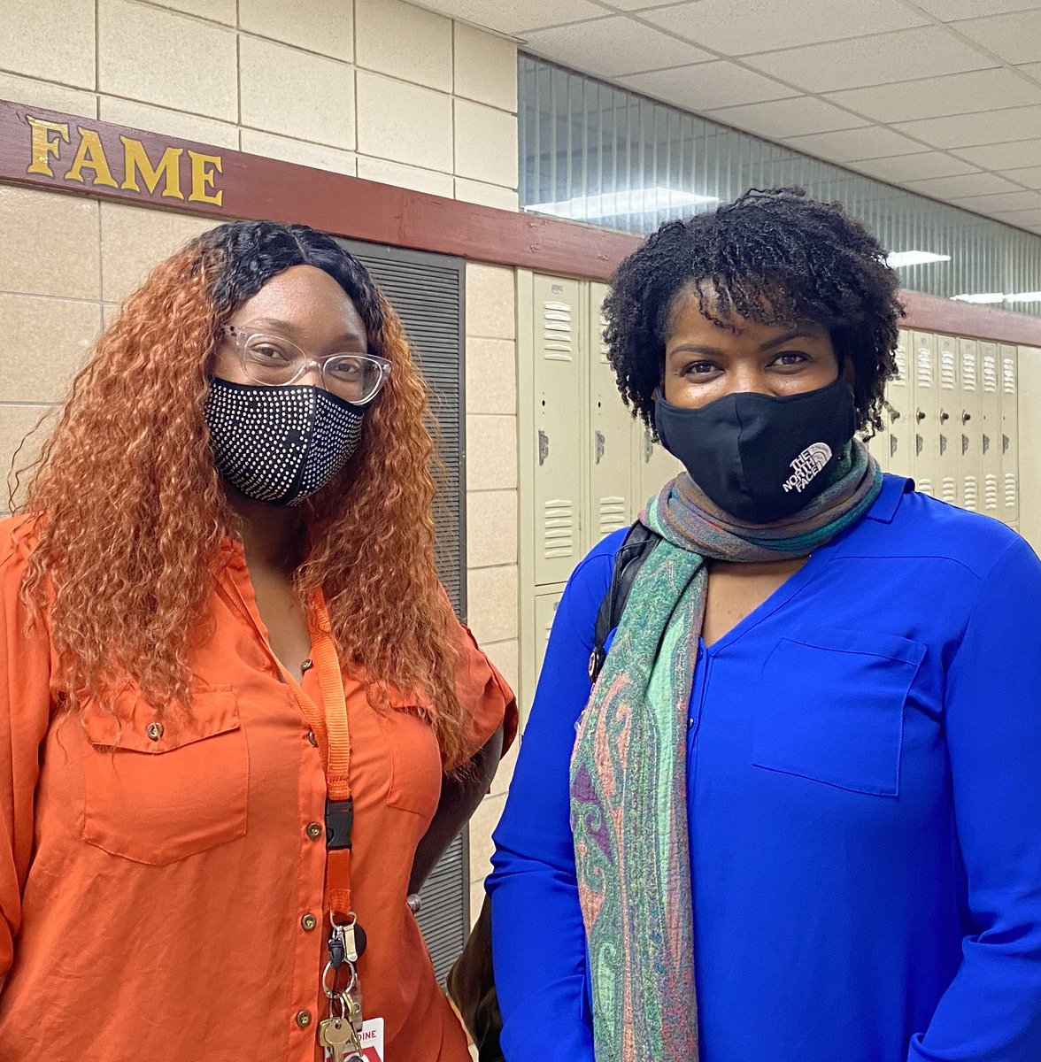 HistoryStrong's tweet photo. Ran into @NFluenceGr8ness during a visit to @HambrickMS_AISD &amp; had to take a picture! A great teacher, influencer, &amp; she taught me everything I know about Twitter😊! #CampLewis alumnae! https://t.co/QrbfHr4NDu