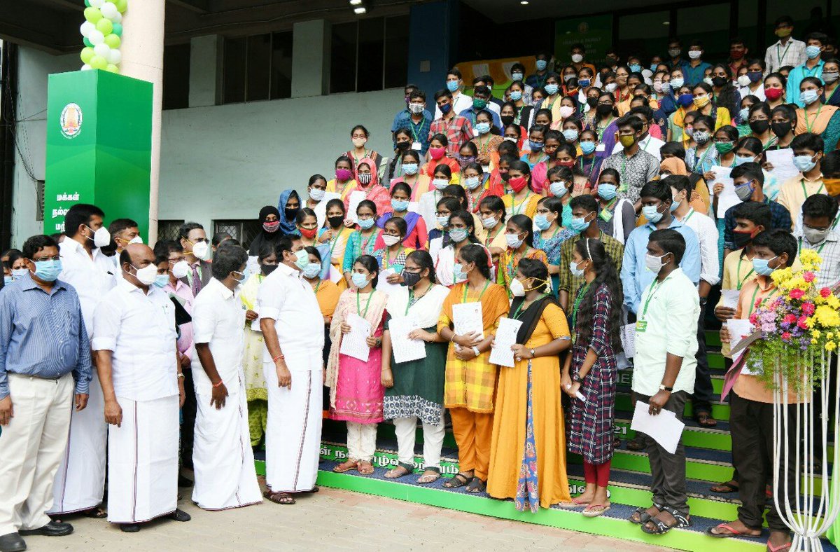 CMOTamilnadu's tweet photo. சென்னையில் நடைபெற்ற விழாவில் 2020-21 க்கான மருத்துவ கலந்தாய்வில் தேசிய தகுதி (ம) நுழைவு தேர்வில் தேர்ச்சி பெற்று அரசு ஒதுக்கீடு இடங்களில் 7.5% முன்னுரிமை அடிப்படையில் MBBS படிப்பிற்கான சேர்க்கை ஆணை பெற்ற அரசுப்பள்ளி மாணாக்கர்கள் நன்றி தெரிவித்து குழு புகைப்படம் எடுத்துக்கொண்டனர். https://t.co/BSFzaVjs7d