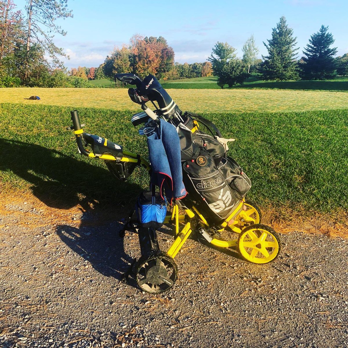 Maddmikke's tweet photo. 120 official rounds on this beauty plus many more fun rounds this season not a stitch of trouble. thanks @ClicgearCanada @ewheels_canada @GoliathGolf #model4 #ewheels @settlersghostgc @TitleistCA #AVX https://t.co/v42N5vbMOG