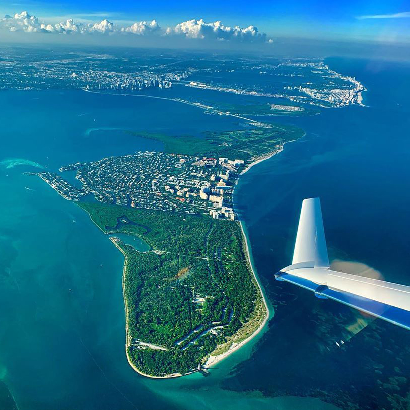 hondajet's tweet photo. 🗻The Honda product that provides you the wings to fly around the world. #HondaJet
📸 @hondajetcanada @jumpthearth @tcas_ra @equesta_sport_horse (Instagram) https://t.co/RJ3PkC7gmk