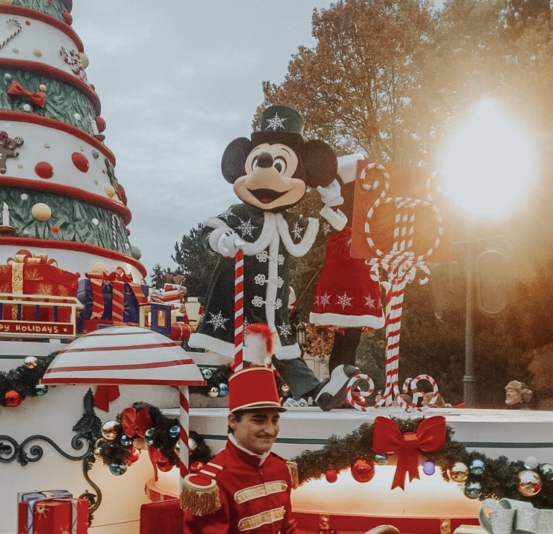 nemoaponte's tweet photo. Disneyland Paris es hermoso en esta época 😍🎄❤️🏰🔝 https://t.co/7Zsdjm2RRF