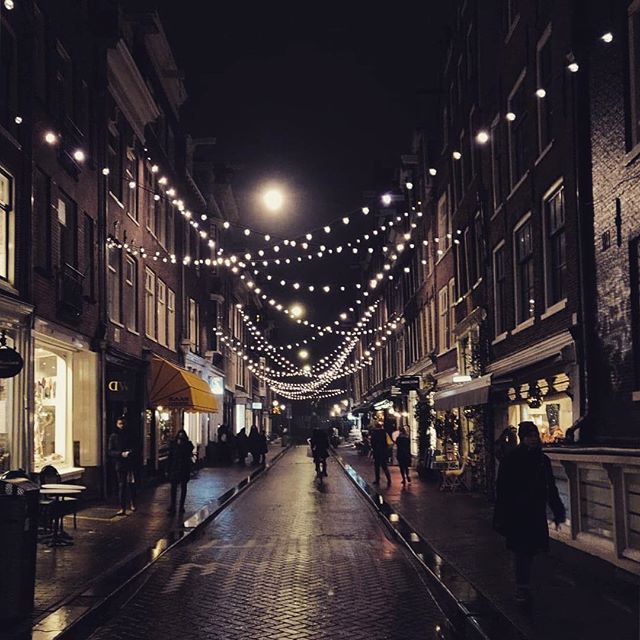 Nieuwe boekwinkel! Samsara! In Oude Spiegelstraat 7. Tussen Singel en Herengracht.