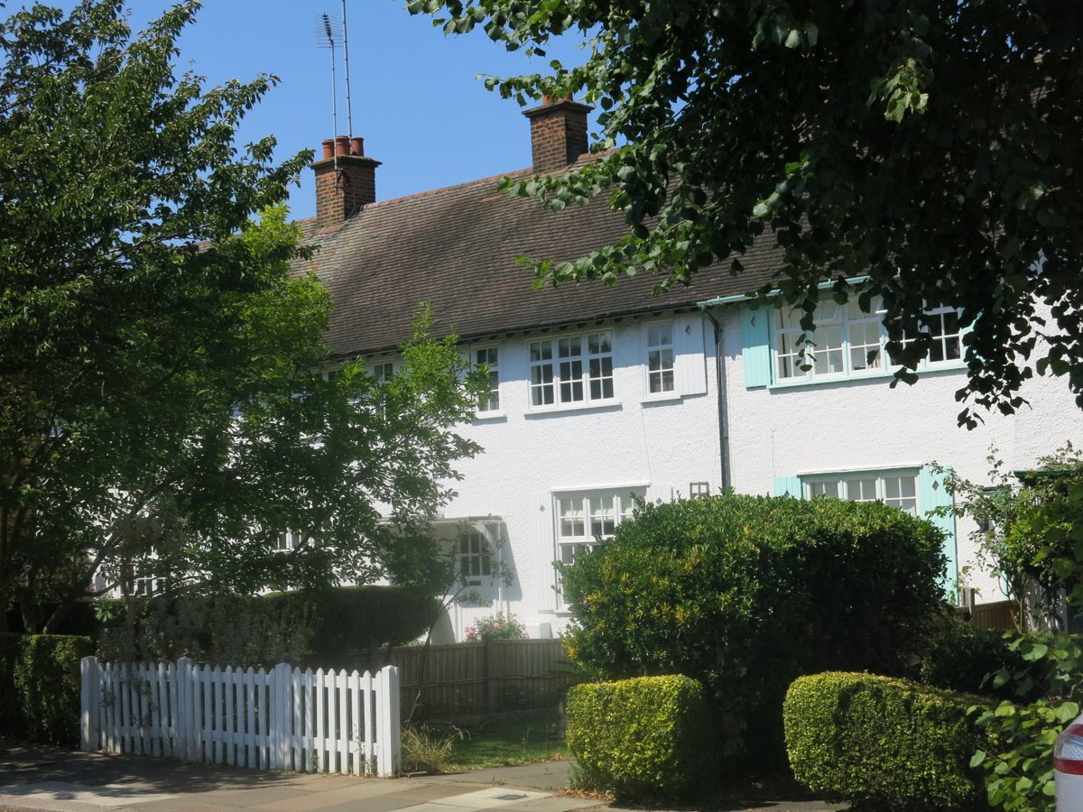 2/ Brentham Garden Suburb, the first Garden Suburb, was built between 1901-1915 by Ealing Tenants Ltd to a plan devised by Parker and Unwin.