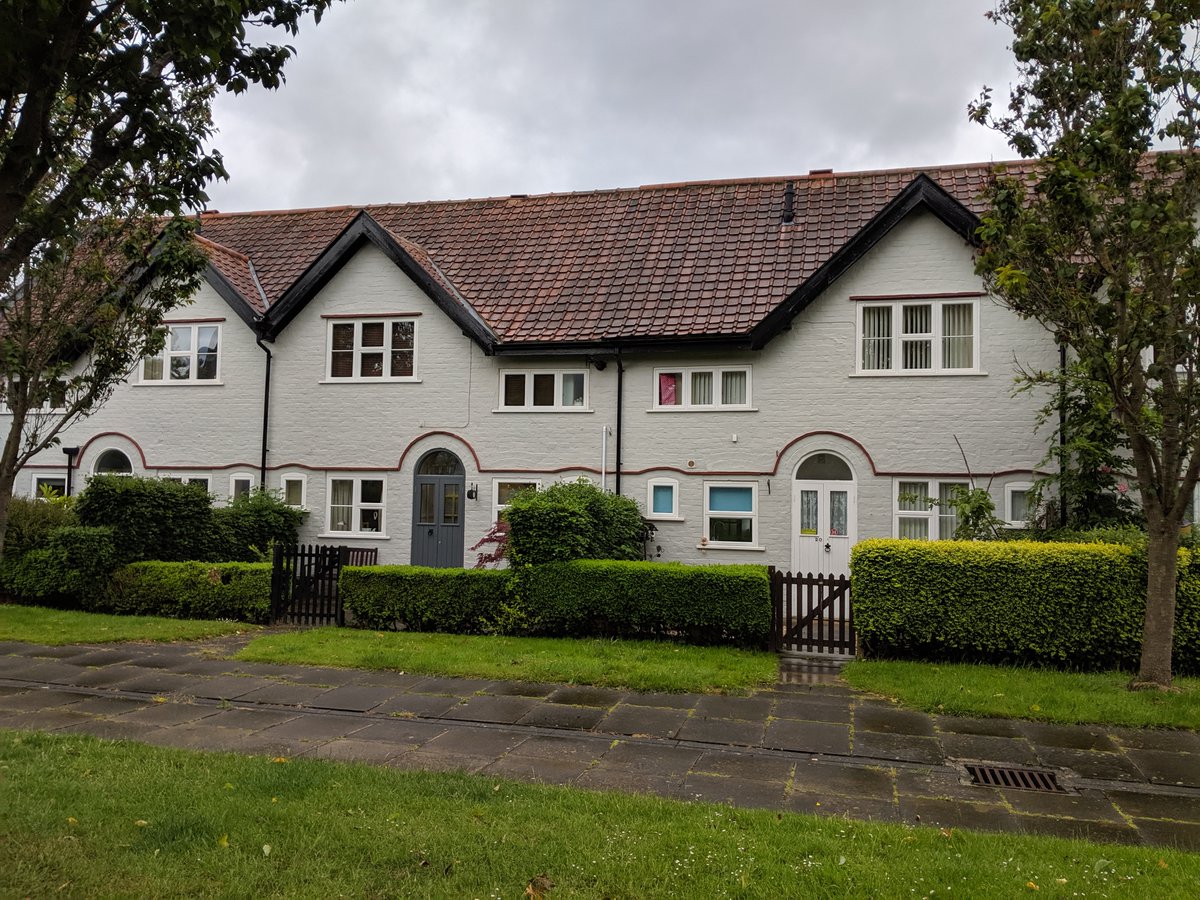 3/ In 1902, Parker and Unwin were asked to draw up plans for the Rowntrees' model village of New Earswick near York.