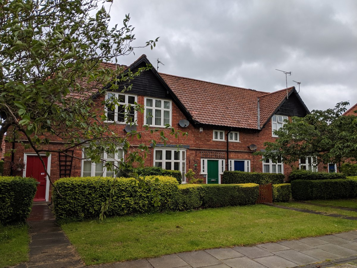 3/ In 1902, Parker and Unwin were asked to draw up plans for the Rowntrees' model village of New Earswick near York.