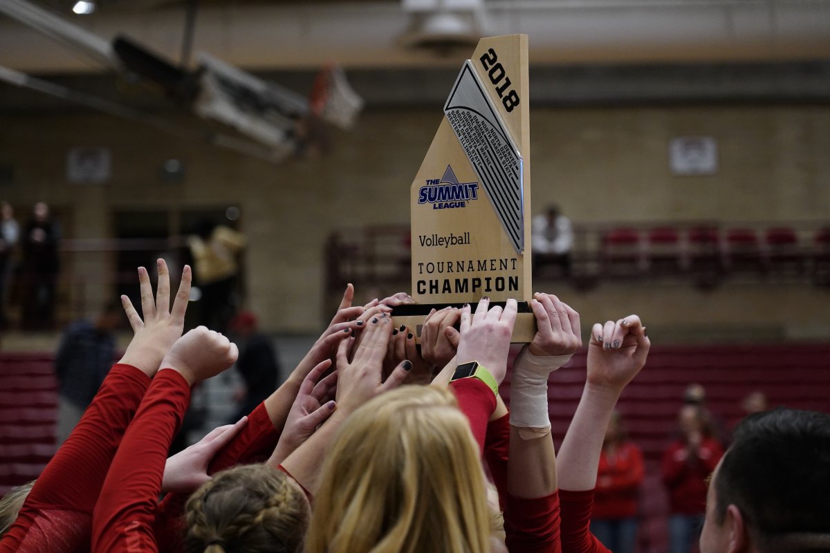 🗓️On this date in 2018, South Dakota defeated Denver in 5 sets to win <a href="/thesummitleague/">The Summit League</a> Tournament Championship and advance to the <a href="/NCAAVolleyball/">NCAA Women's Volleyball</a> Tournament for the first time in school history!
🏆
#GoYotes x #WeAreSouthDakota
